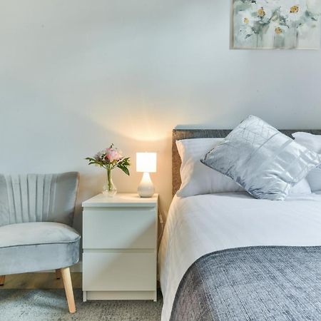 Royal Living Properties Villa Hillingdon Exteriör bild