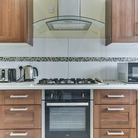 Royal Living Properties Villa Hillingdon Exteriör bild