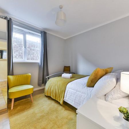 Royal Living Properties Villa Hillingdon Exteriör bild