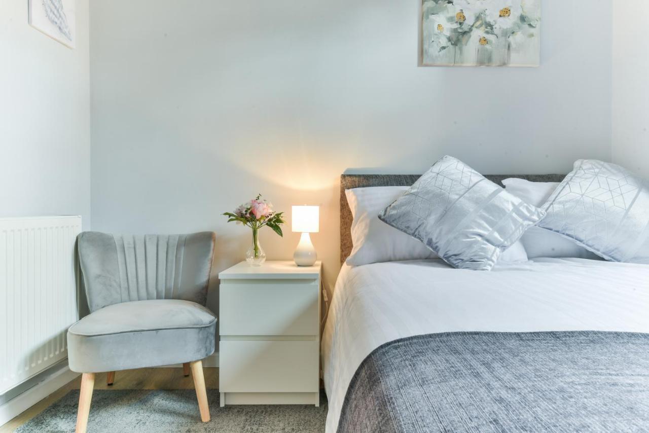 Royal Living Properties Villa Hillingdon Exteriör bild