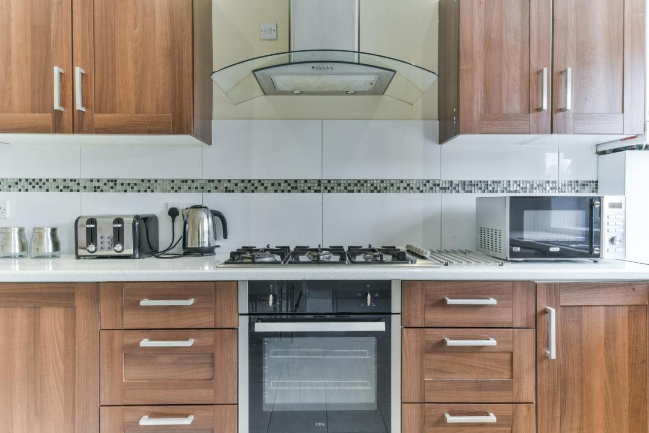 Royal Living Properties Villa Hillingdon Exteriör bild