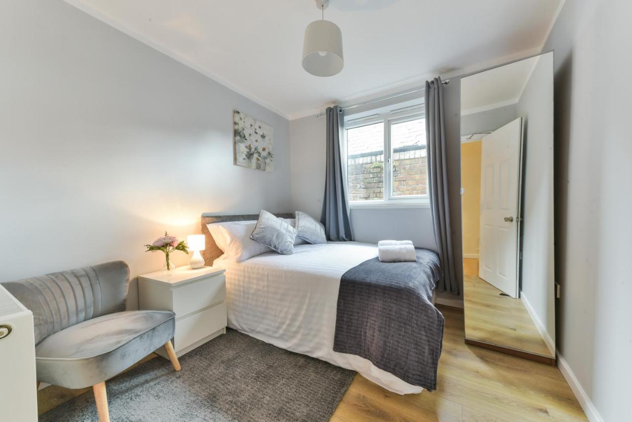 Royal Living Properties Villa Hillingdon Exteriör bild